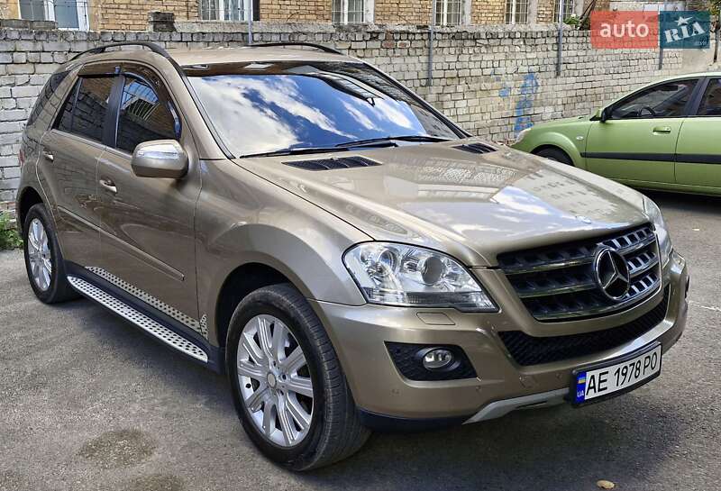Позашляховик / Кросовер Mercedes-Benz M-Class 2010 в Дніпрі