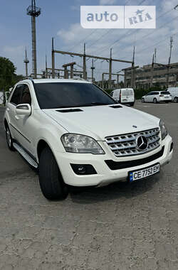 Позашляховик / Кросовер Mercedes-Benz M-Class 2010 в Чернівцях