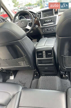 Позашляховик / Кросовер Mercedes-Benz M-Class 2012 в 
