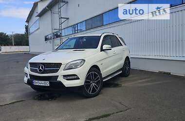 Внедорожник / Кроссовер Mercedes-Benz M-Class 2012 в Белгороде-Днестровском