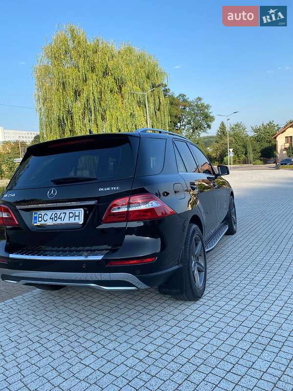 Внедорожник / Кроссовер Mercedes-Benz M-Class 2012 в Львове