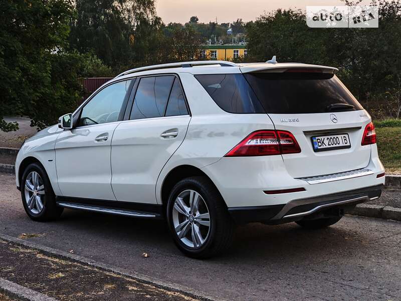 Внедорожник / Кроссовер Mercedes-Benz M-Class 2013 в Ровно