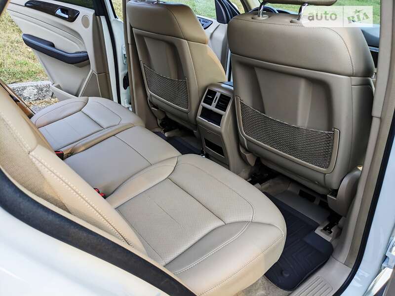 Внедорожник / Кроссовер Mercedes-Benz M-Class 2013 в Ровно