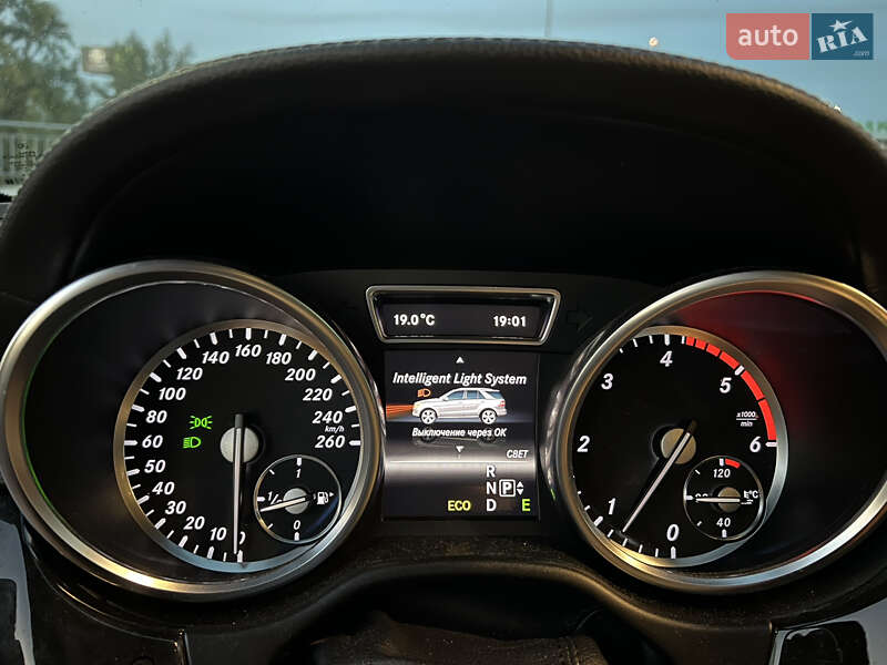 Внедорожник / Кроссовер Mercedes-Benz M-Class 2012 в Киеве