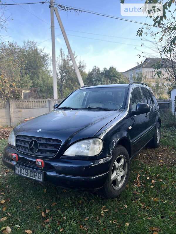 Позашляховик / Кросовер Mercedes-Benz M-Class 2000 в 