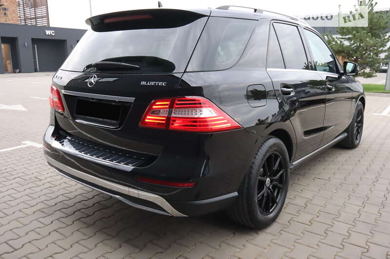 Внедорожник / Кроссовер Mercedes-Benz M-Class 2012 в Луцке