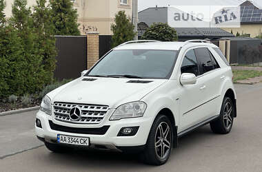 Внедорожник / Кроссовер Mercedes-Benz M-Class 2010 в Киеве