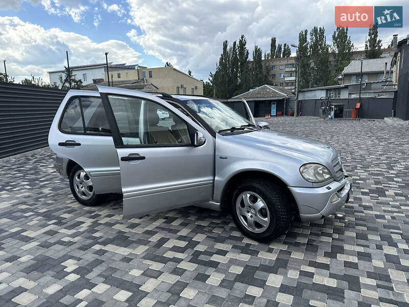 Позашляховик / Кросовер Mercedes-Benz M-Class 2004 в Миколаєві
