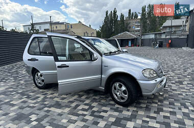 Позашляховик / Кросовер Mercedes-Benz M-Class 2004 в 