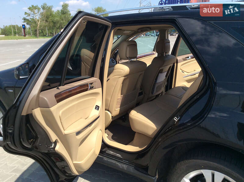 Внедорожник / Кроссовер Mercedes-Benz M-Class 2011 в Киеве