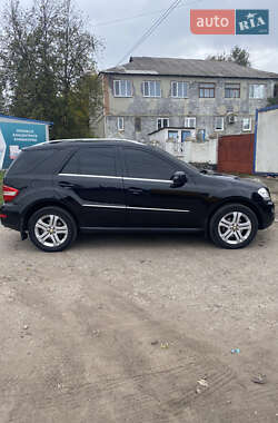 Внедорожник / Кроссовер Mercedes-Benz M-Class 2011 в 