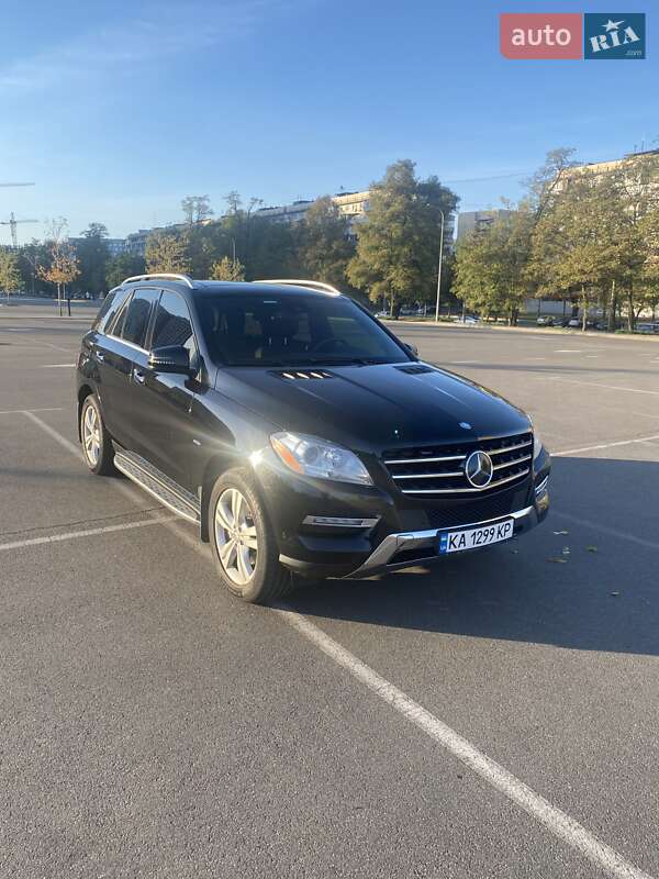 Внедорожник / Кроссовер Mercedes-Benz M-Class 2011 в Киеве