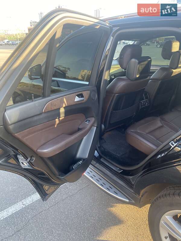 Внедорожник / Кроссовер Mercedes-Benz M-Class 2011 в Киеве