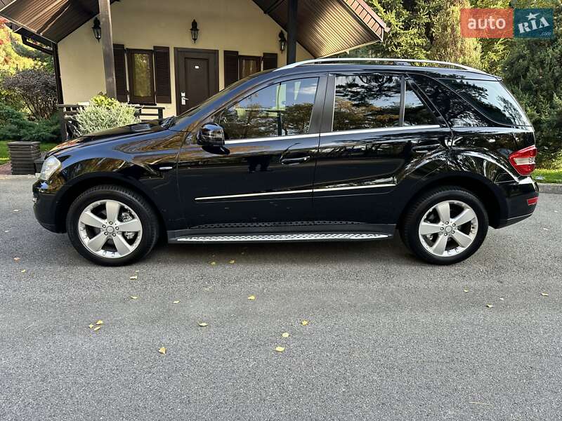 Внедорожник / Кроссовер Mercedes-Benz M-Class 2010 в Киеве