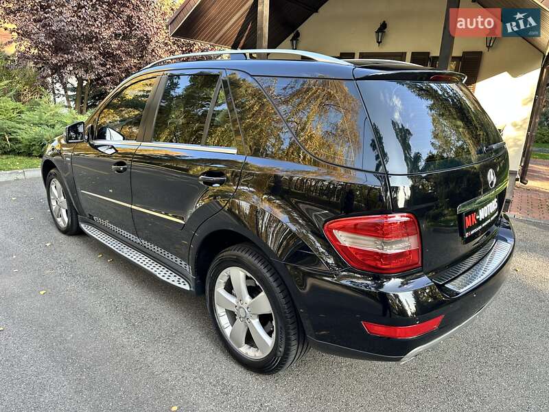 Внедорожник / Кроссовер Mercedes-Benz M-Class 2010 в Киеве