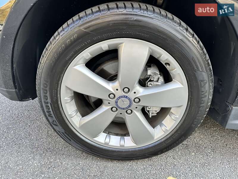 Внедорожник / Кроссовер Mercedes-Benz M-Class 2010 в Киеве