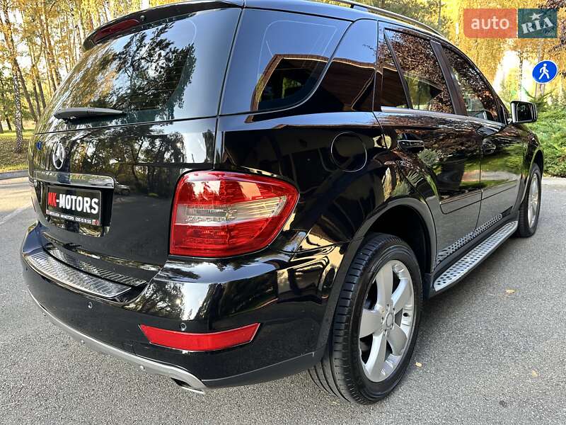 Внедорожник / Кроссовер Mercedes-Benz M-Class 2010 в Киеве