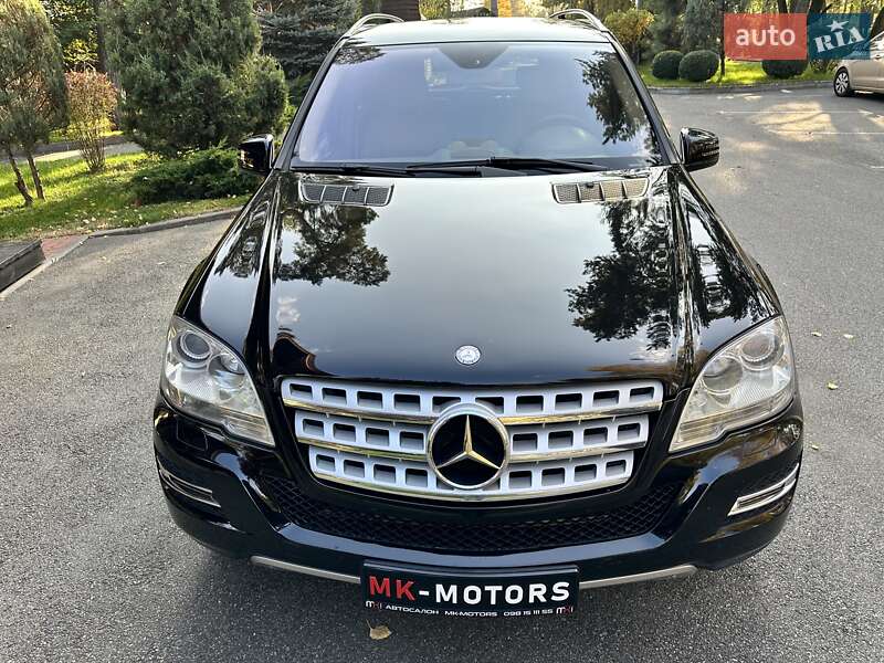 Внедорожник / Кроссовер Mercedes-Benz M-Class 2010 в Киеве