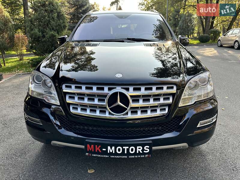 Внедорожник / Кроссовер Mercedes-Benz M-Class 2010 в Киеве