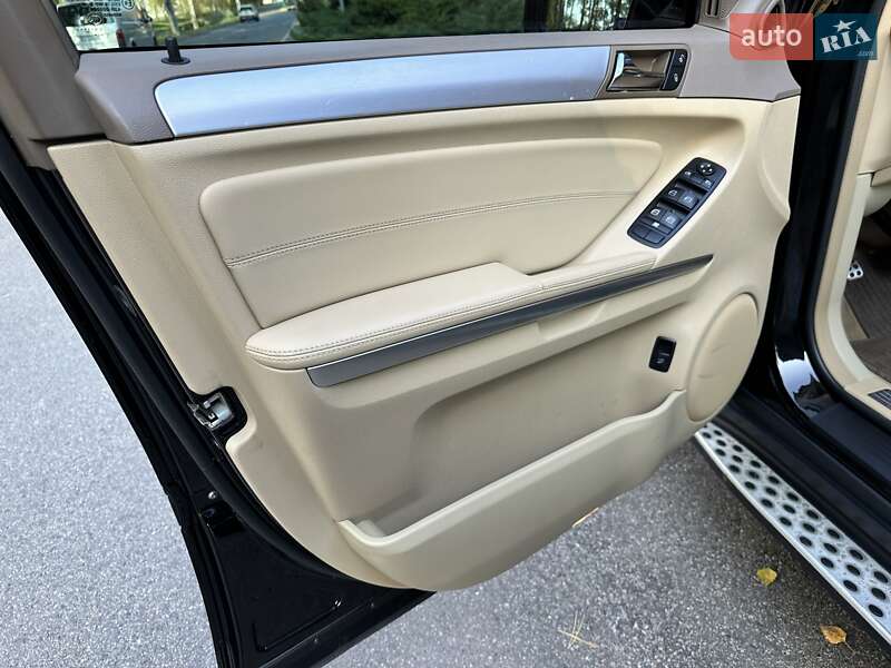 Внедорожник / Кроссовер Mercedes-Benz M-Class 2010 в Киеве