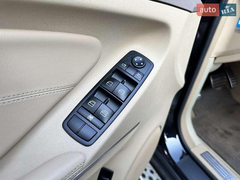 Внедорожник / Кроссовер Mercedes-Benz M-Class 2010 в Киеве