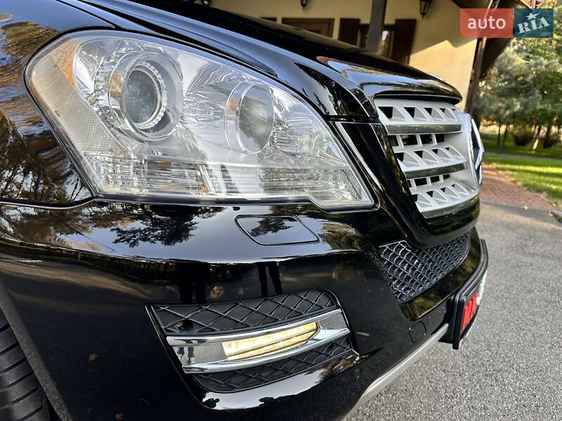 Внедорожник / Кроссовер Mercedes-Benz M-Class 2010 в Киеве