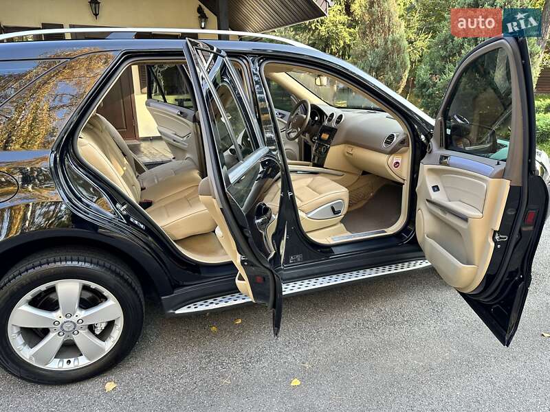 Внедорожник / Кроссовер Mercedes-Benz M-Class 2010 в Киеве