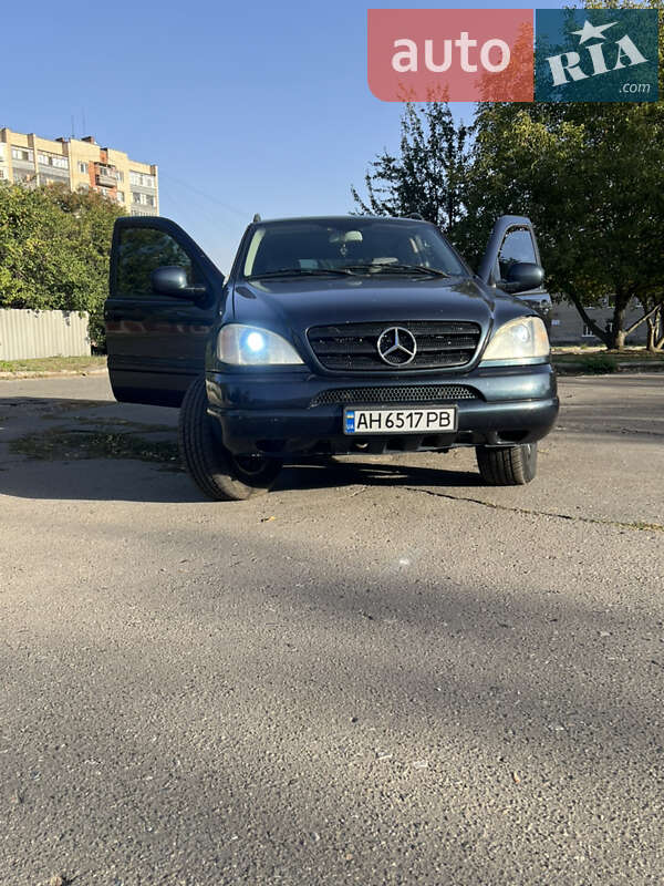 Внедорожник / Кроссовер Mercedes-Benz M-Class 1999 в Славянске