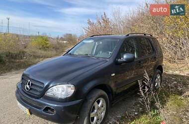 Внедорожник / Кроссовер Mercedes-Benz M-Class 2001 в 