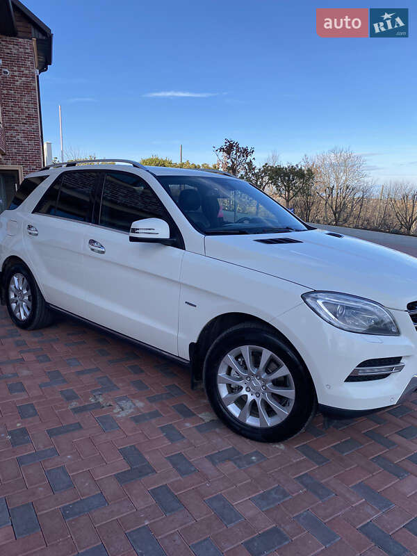 Внедорожник / Кроссовер Mercedes-Benz M-Class 2012 в Черновцах