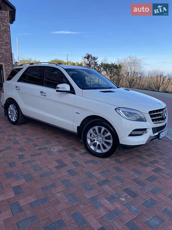 Внедорожник / Кроссовер Mercedes-Benz M-Class 2012 в Черновцах