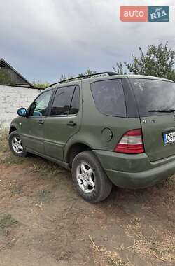 Внедорожник / Кроссовер Mercedes-Benz M-Class 2001 в Запорожье