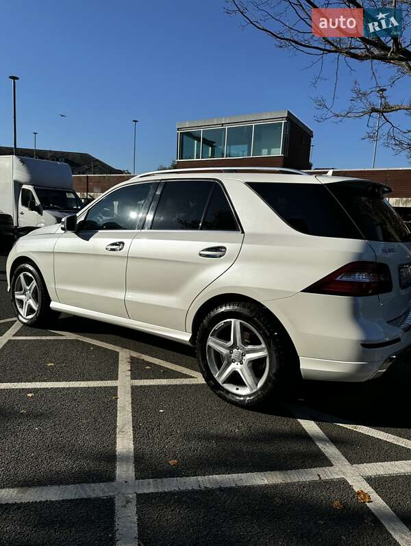 Внедорожник / Кроссовер Mercedes-Benz M-Class 2015 в Ивано-Франковске