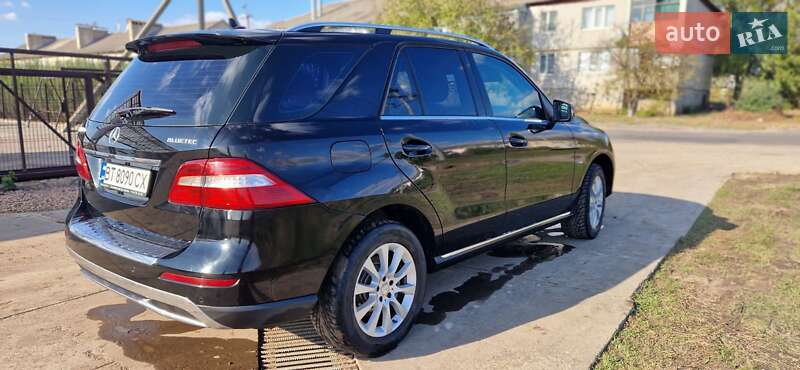 Внедорожник / Кроссовер Mercedes-Benz M-Class 2012 в Николаеве
