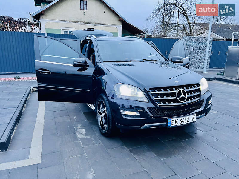 Внедорожник / Кроссовер Mercedes-Benz M-Class 2011 в Самборе