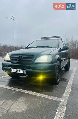 Позашляховик / Кросовер Mercedes-Benz M-Class 2001 в Харкові