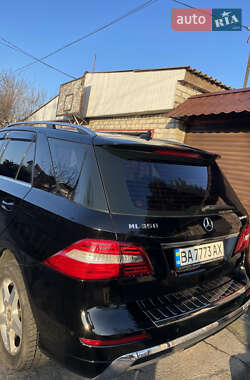 Позашляховик / Кросовер Mercedes-Benz M-Class 2013 в Києві