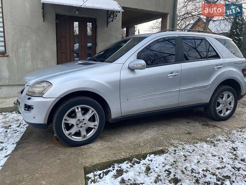 Mercedes-Benz M-Class 2005
