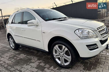 Внедорожник / Кроссовер Mercedes-Benz M-Class 2010 в Хотине