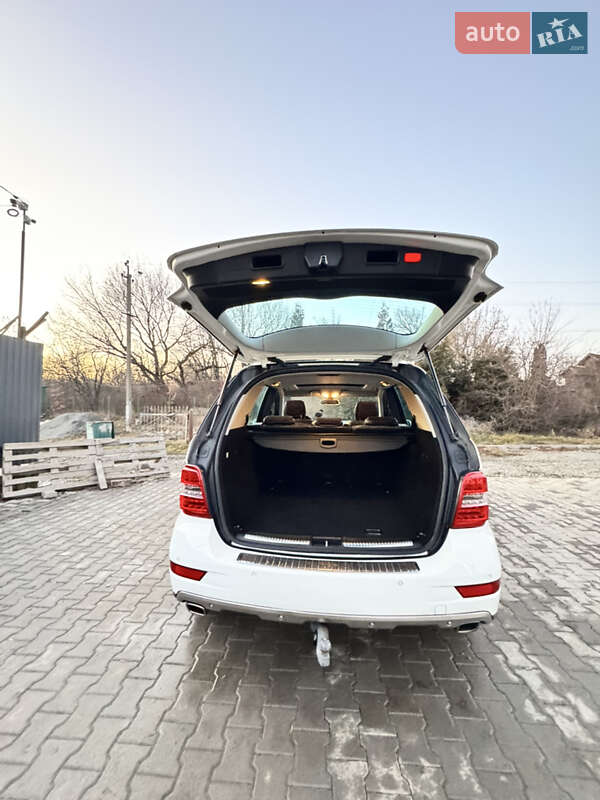 Внедорожник / Кроссовер Mercedes-Benz M-Class 2010 в Хотине