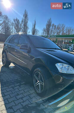 Позашляховик / Кросовер Mercedes-Benz M-Class 2005 в 