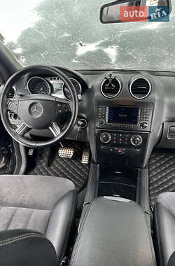 Позашляховик / Кросовер Mercedes-Benz M-Class 2005 в 