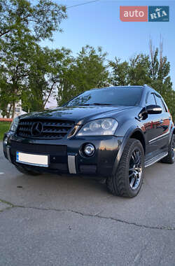 Внедорожник / Кроссовер Mercedes-Benz M-Class 2005 в 