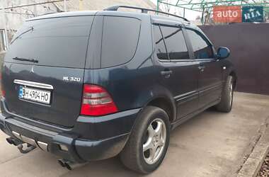 Позашляховик / Кросовер Mercedes-Benz M-Class 1999 в 