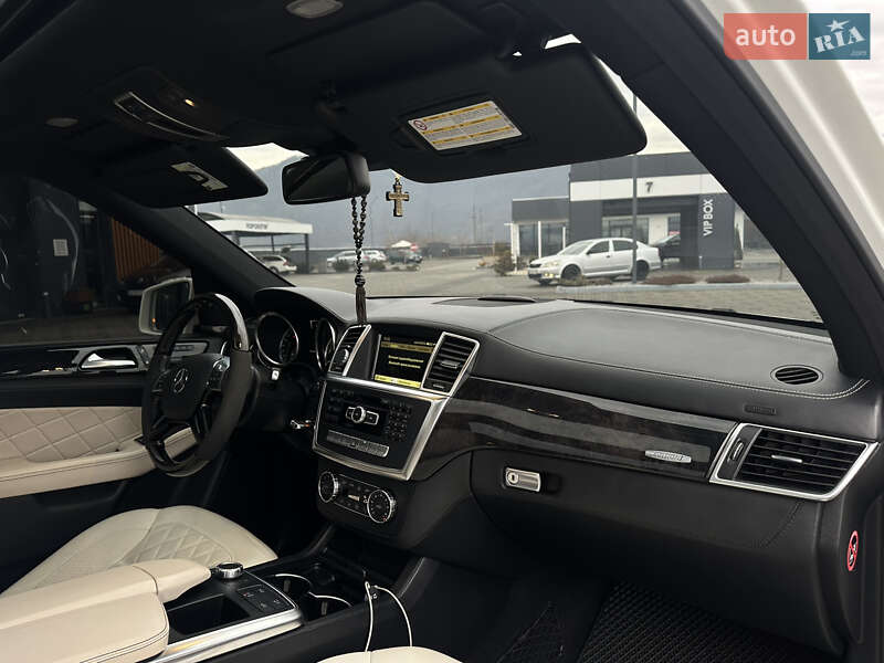 Внедорожник / Кроссовер Mercedes-Benz M-Class 2011 в Хусте