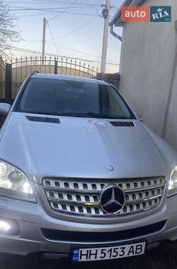Позашляховик / Кросовер Mercedes-Benz M-Class 2005 в 