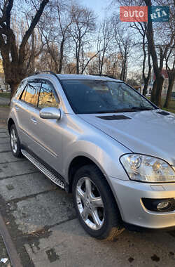 Позашляховик / Кросовер Mercedes-Benz M-Class 2005 в 