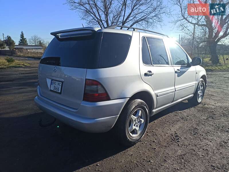 Внедорожник / Кроссовер Mercedes-Benz M-Class 2001 в Сокале