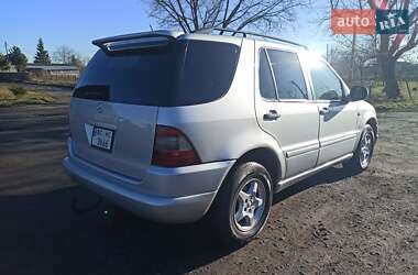 Внедорожник / Кроссовер Mercedes-Benz M-Class 2001 в 