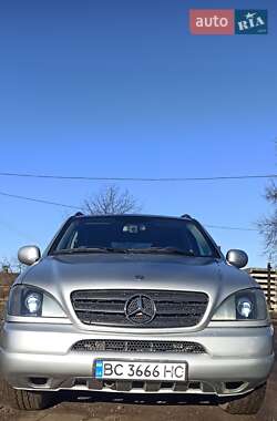 Внедорожник / Кроссовер Mercedes-Benz M-Class 2001 в 